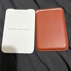 Apple wallet MagSafe
